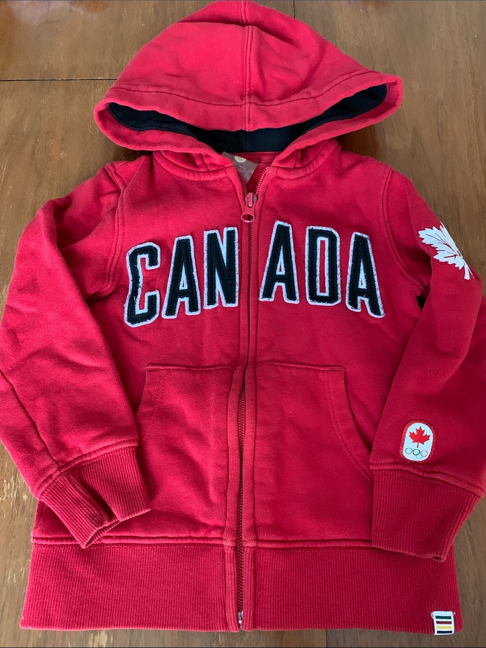 🫐3/$30 Hudson’s Bay Red CANADA Zip-Up Hoodie size 3-4T